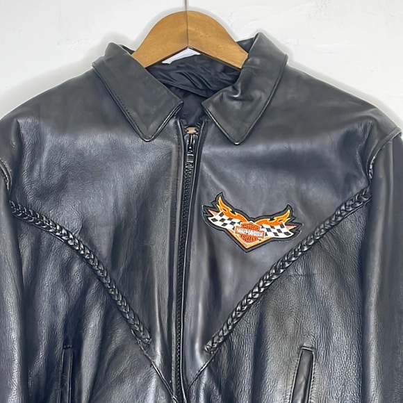 - Vintage Black Leather Biker/Motorcycle Jacket with Harley Davidson Patch - Picture 3 of 11